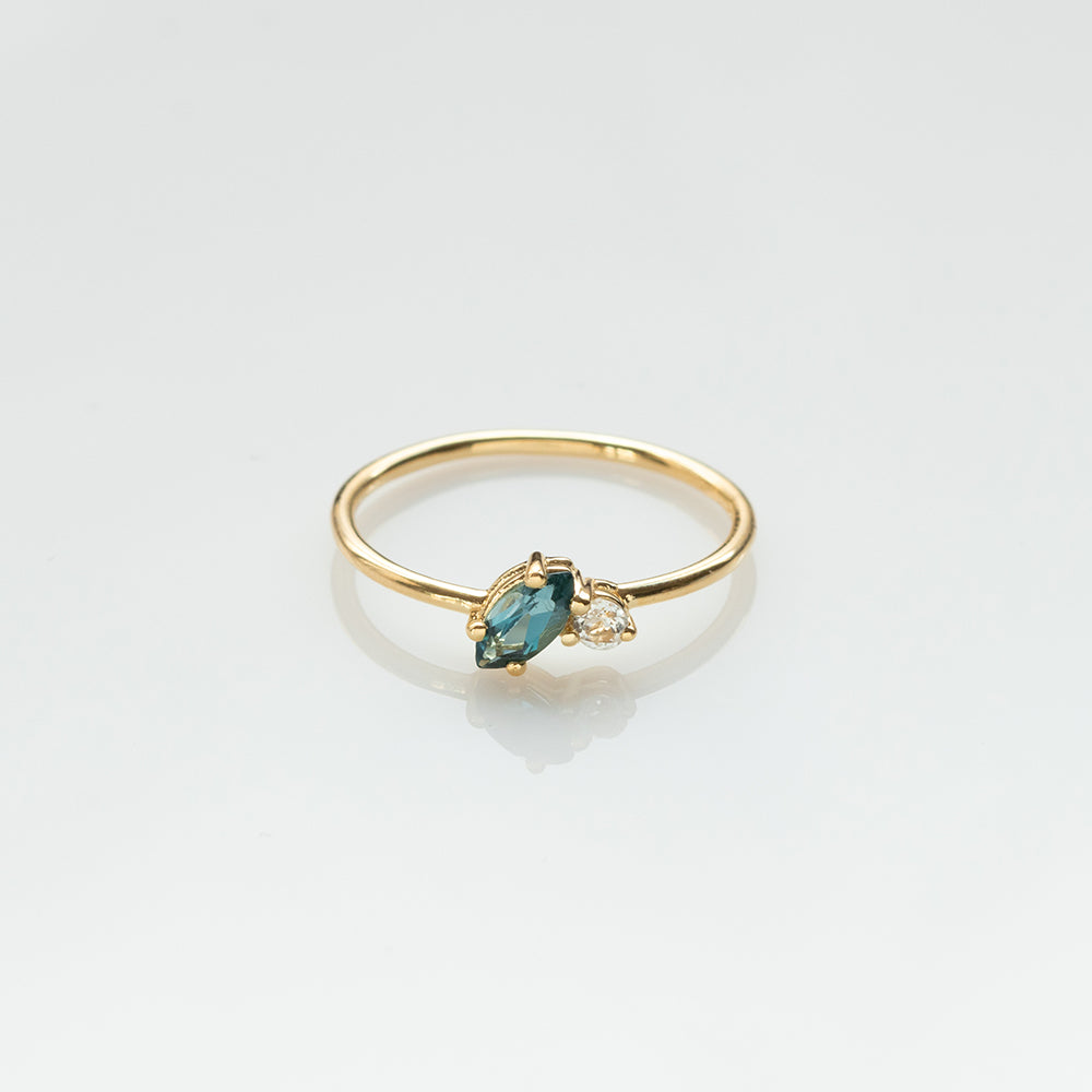 Fizzy blue & white topaz ring 14K yellow gold