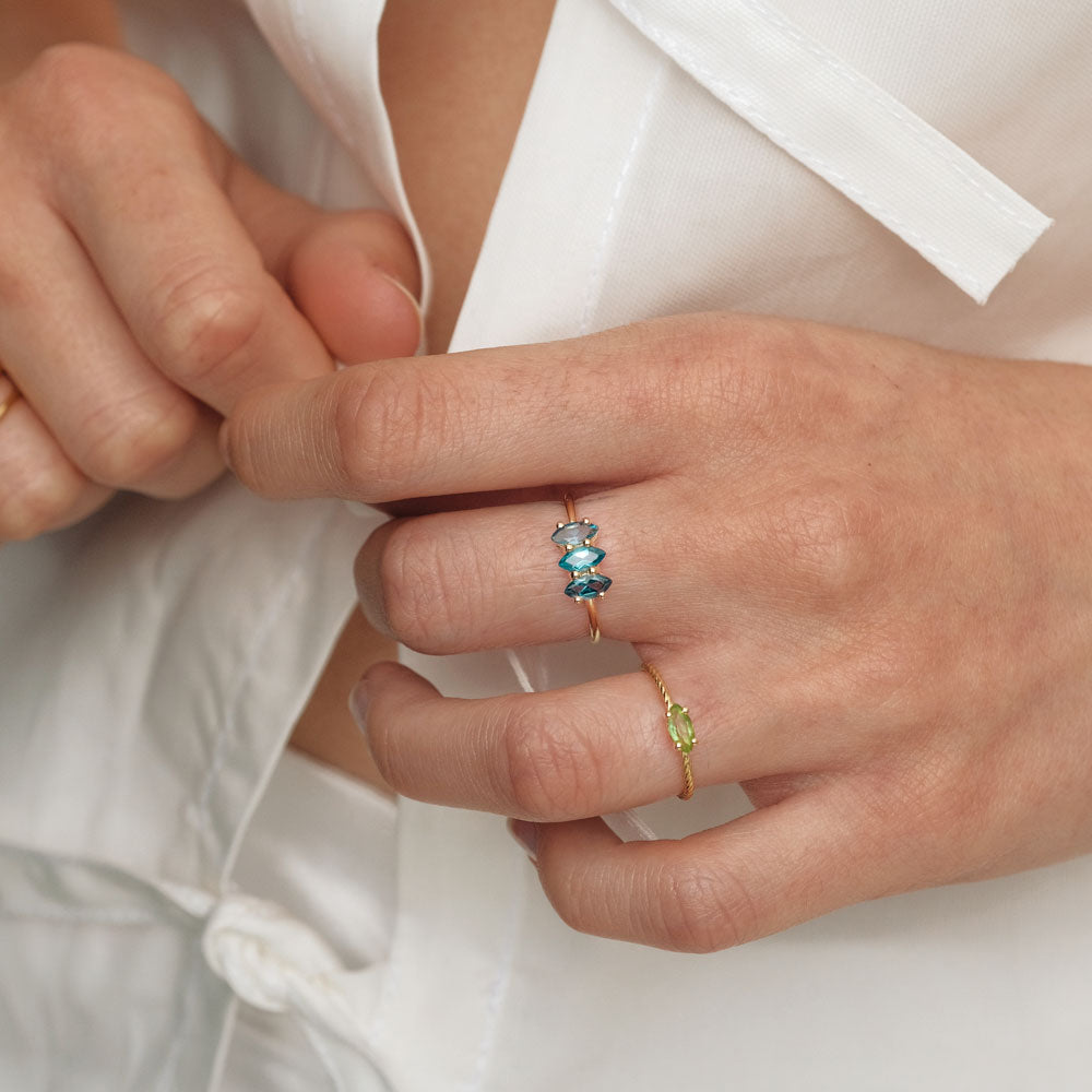 Fizzy blue topaz ring 14K yellow gold