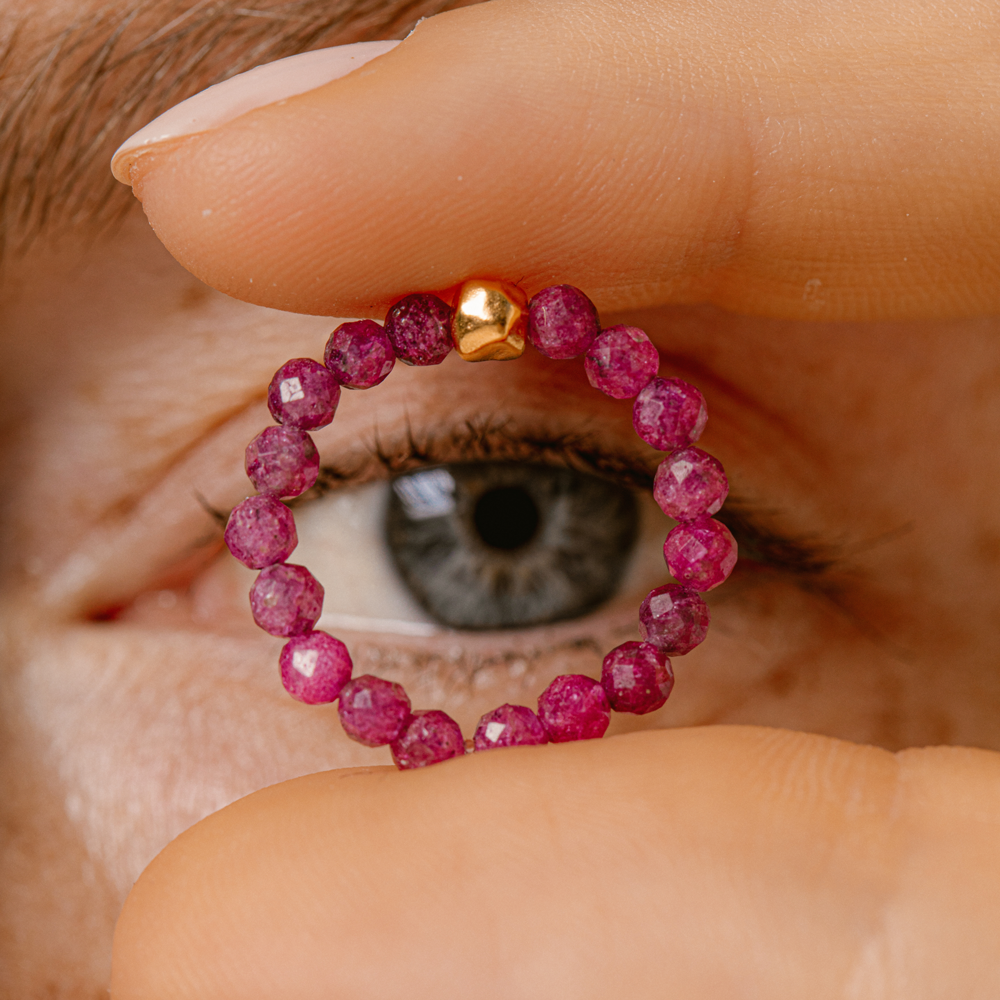 Terrestrial ruby ring gold