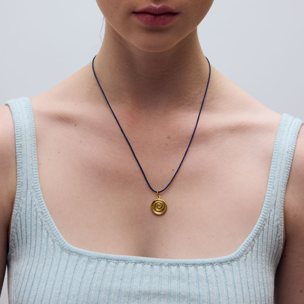 Spinning necklace with thread gold