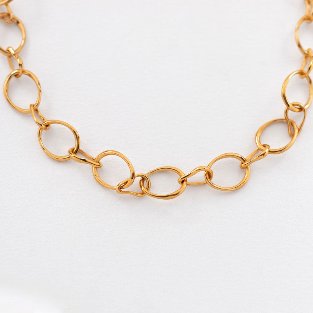 Strolling necklace gold