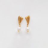 Surfing pearl earrings gold
