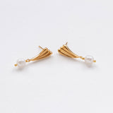 Surfing pearl earrings gold