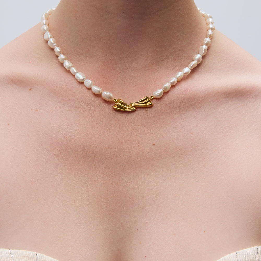 Surfing pearl necklace gold