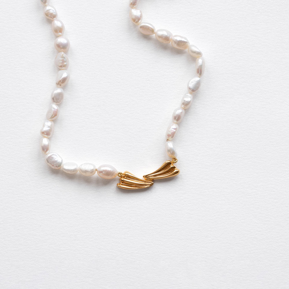 Surfing pearl necklace gold