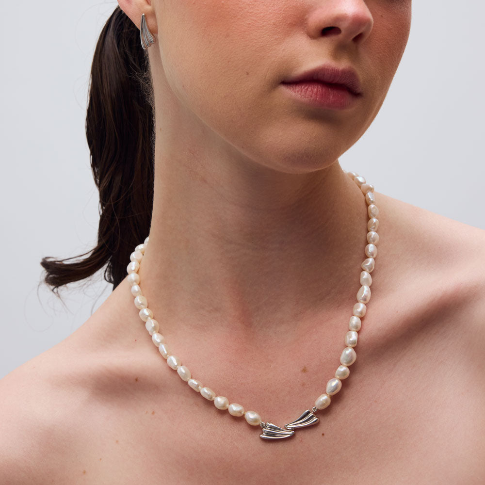 Surfing pearl necklace silver