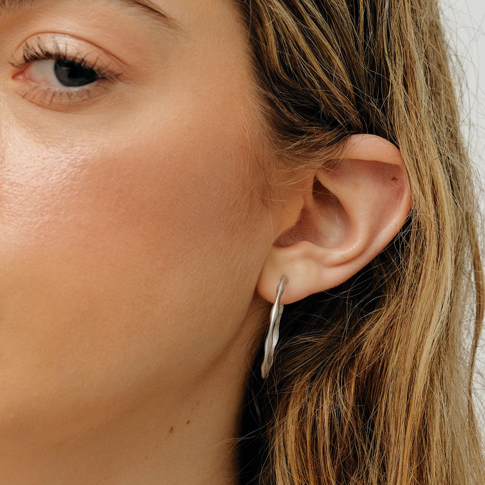 Sirène mezzo hoops silver