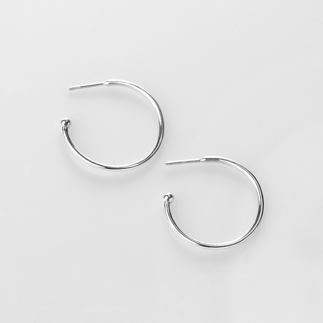 Charming Hoops L glossy earrings silver