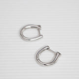 Aura huggies silver