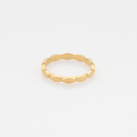 Tiny Treasures navette ring gold