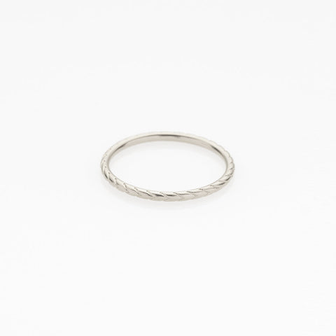 Tiny Treasures snakeskin ring 14K white gold