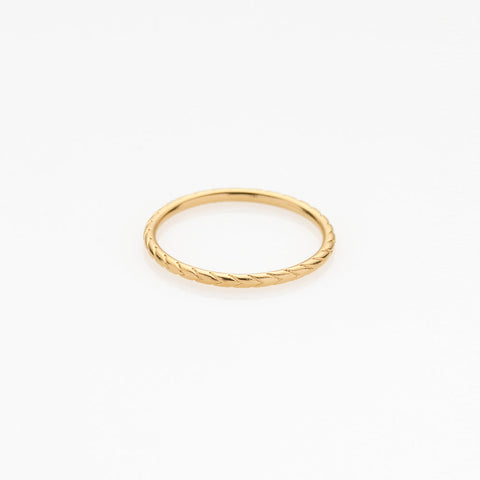 Tiny Treasures snakeskin ring gold