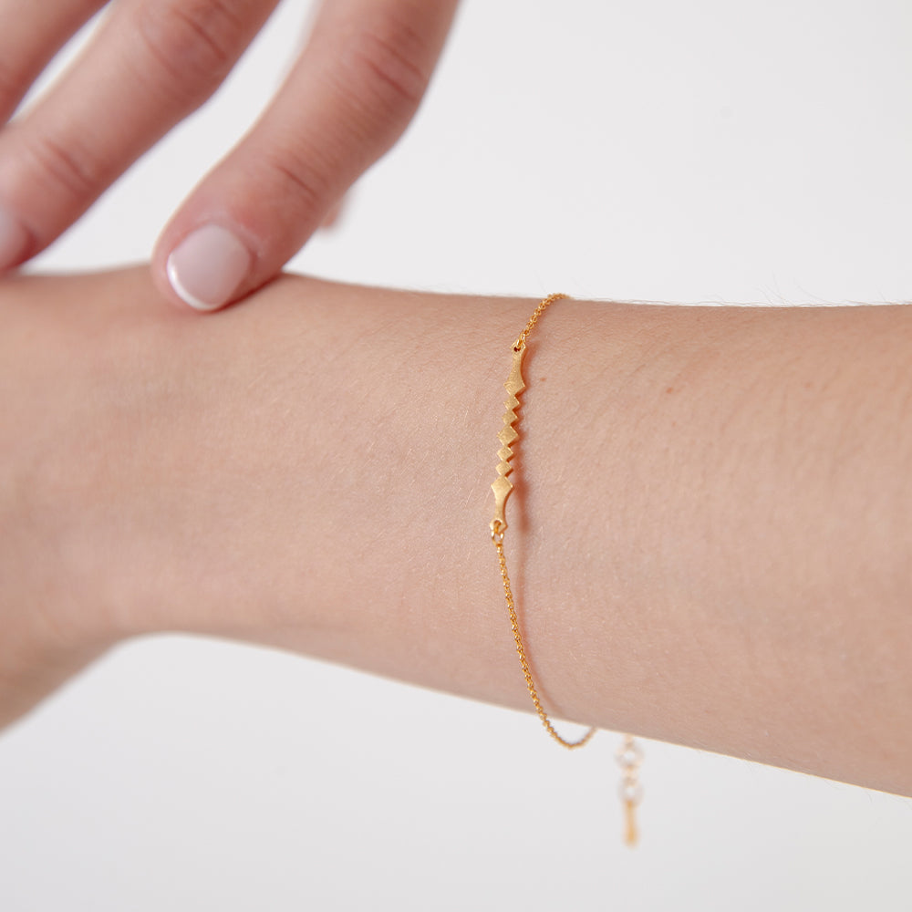 Alexa bracelet gold