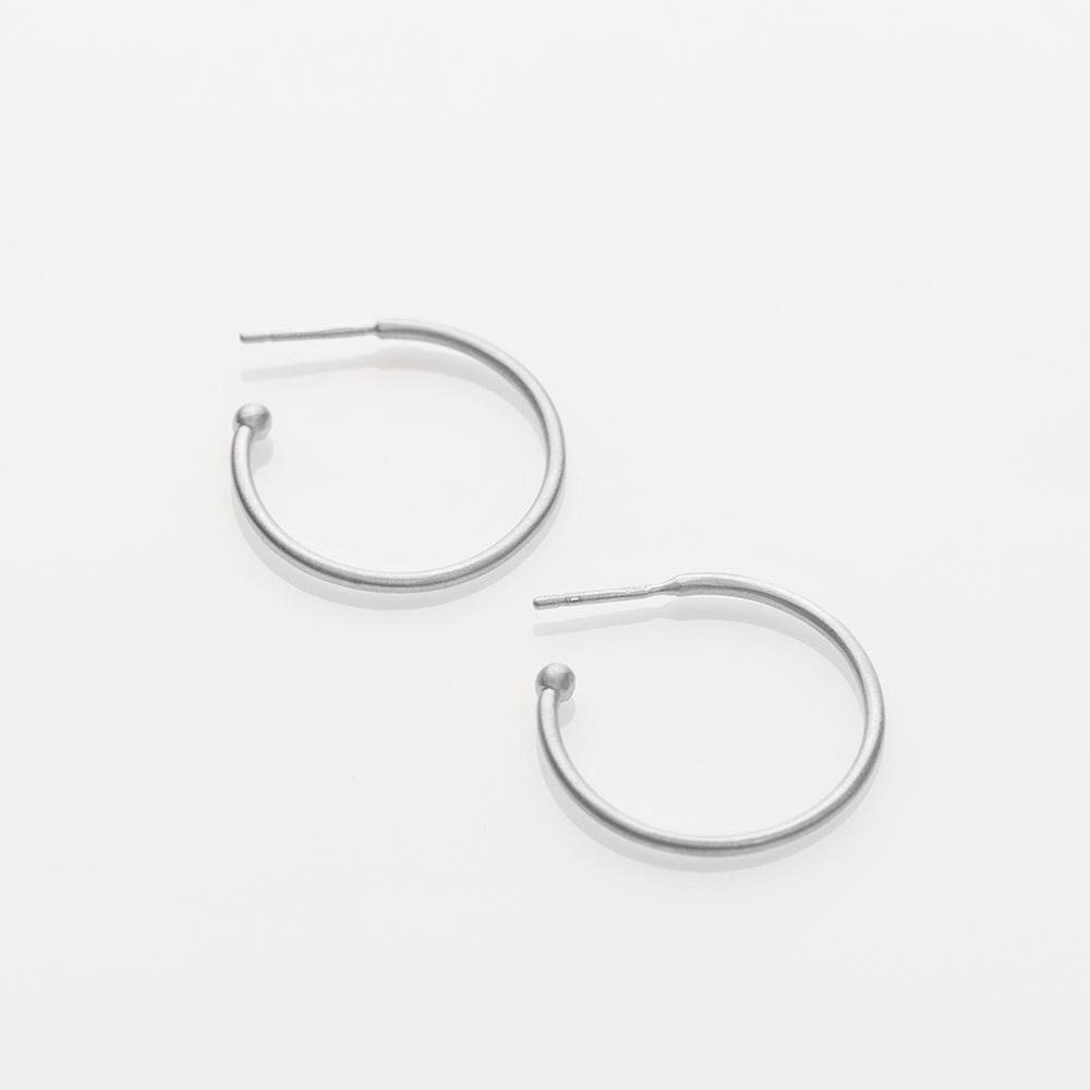Charming Hoops L earrings silver