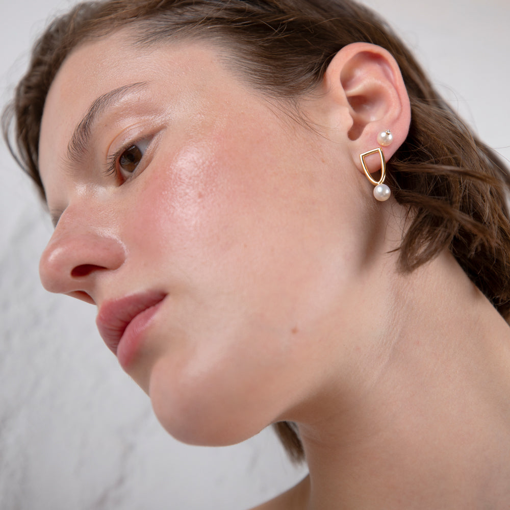 Free the pearls stud earrings 14K yellow gold with diamonds